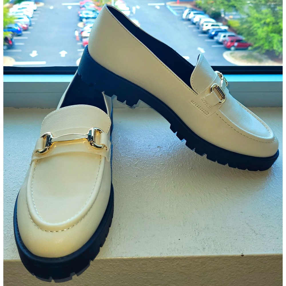 Bandolino Women's White Patent Slip-On Loafer Flats Buckle 8.5M